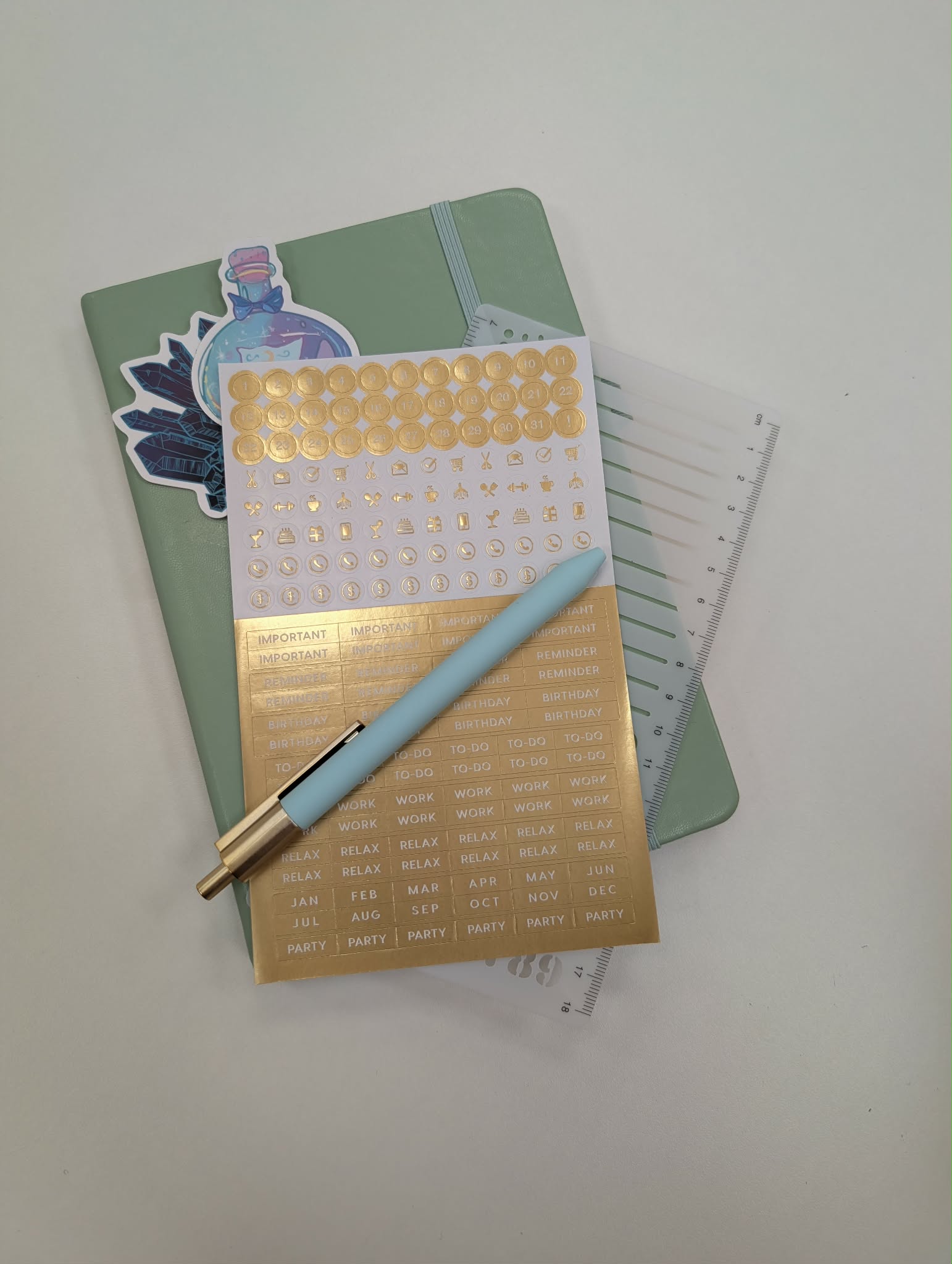 Station bullet journaling avec autocollants et accessoires