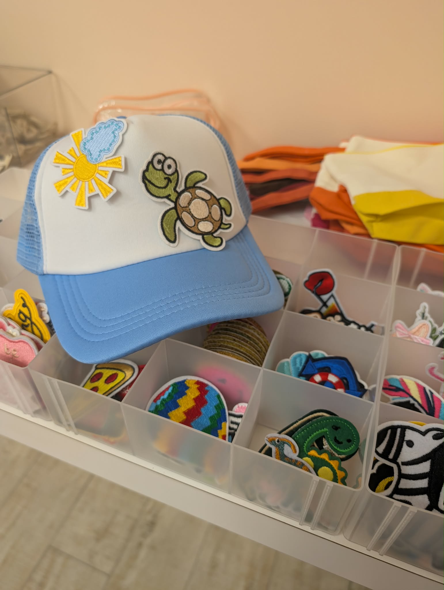 Bar à patch avec casquette et écussons brodés